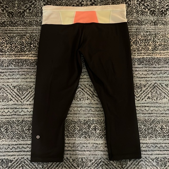 Lululemon Original Reversible Wunder Under Capris (black, blue, green, coral) - Picture 2 of 4